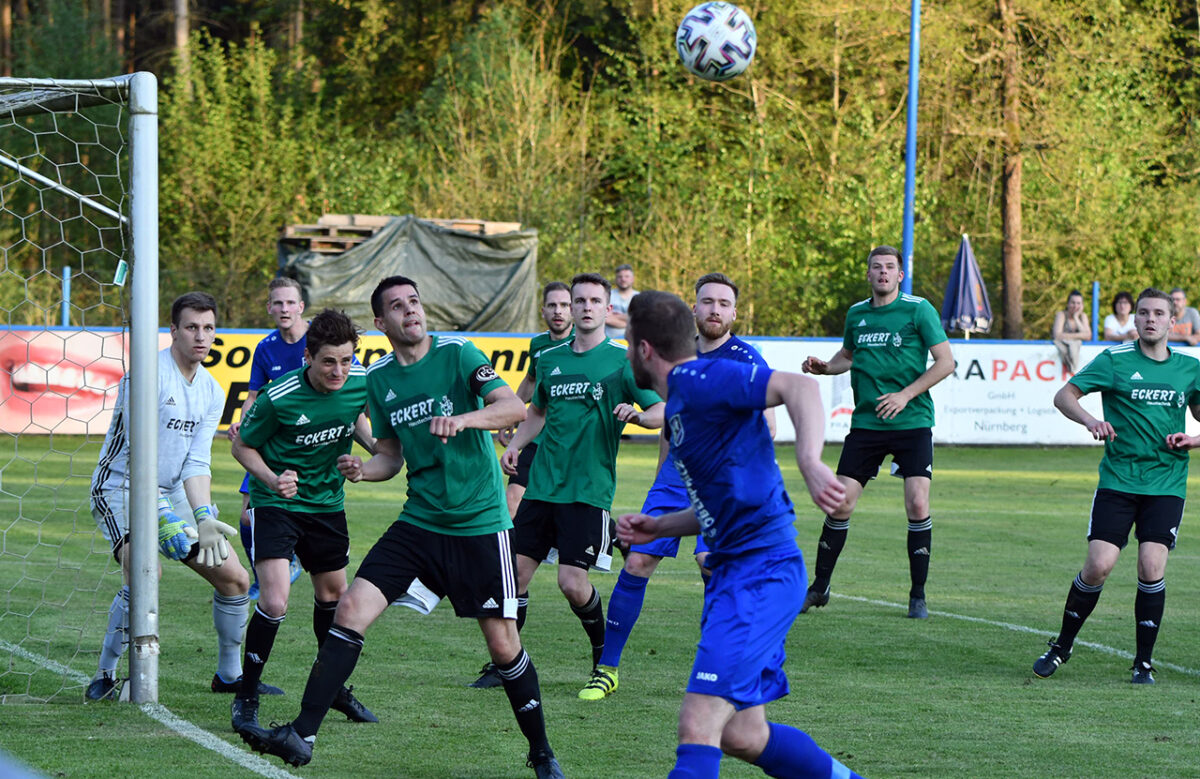 Bezirksliga: Drei Teams mit der maximalen Punkteausbeute an der Spitze