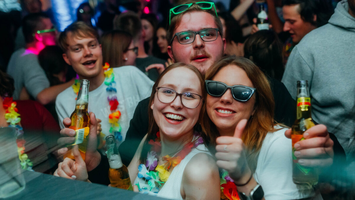 Bildergalerie: Urlaubs-Stimmung bei der Mallorca-Party in Weiden