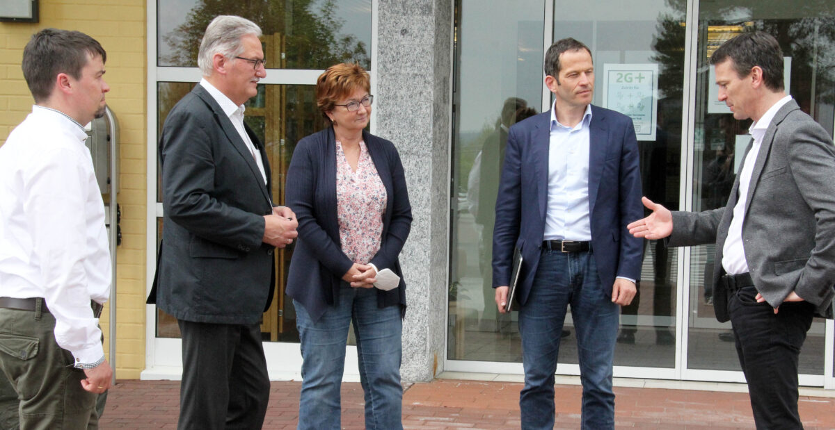 Fachkräftemangel und Finanzierung von Wohnprojekten: Albert Rupprecht sichert HPZ Unterstützung zu