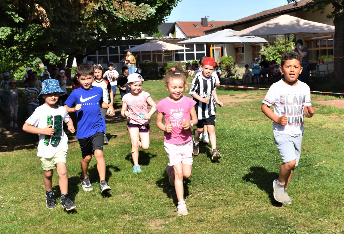Kinder laufen für Kinder: Spendensammeln für die Ukraine