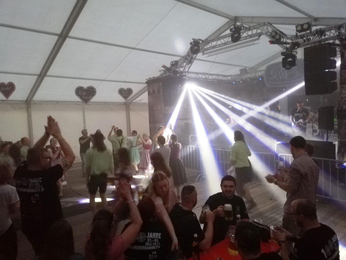 Party trotz Sturm: Kirwajubiläum in Weiherhammer