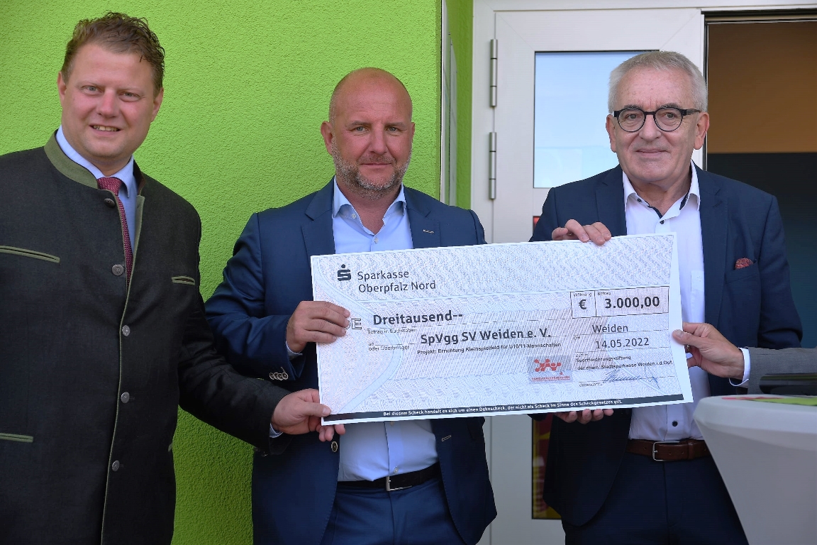 Kunstrasenplätze erhalten den kirchlichen Segen