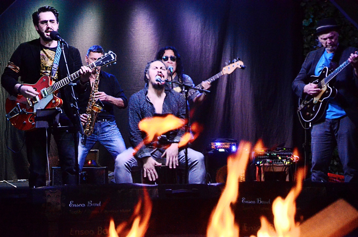 Rumba am Live Stage-Lagerfeuer