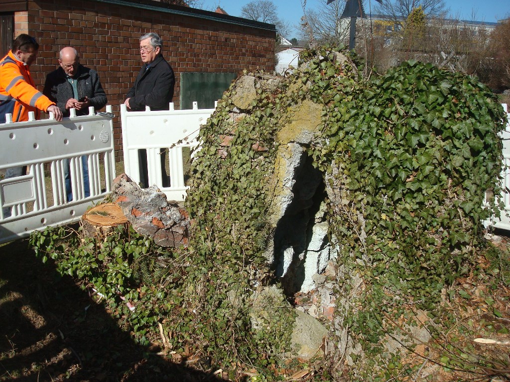 Ein Kriegerdenkmal der besonderen Art: Lourdes-Grotte in Mitterteich zieht um