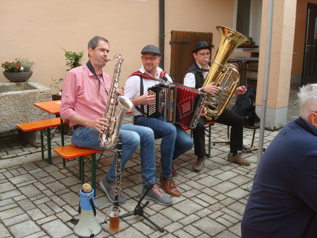 Auftakt des Musiksommers: Internationaler Besuch beim Zoiglausschank