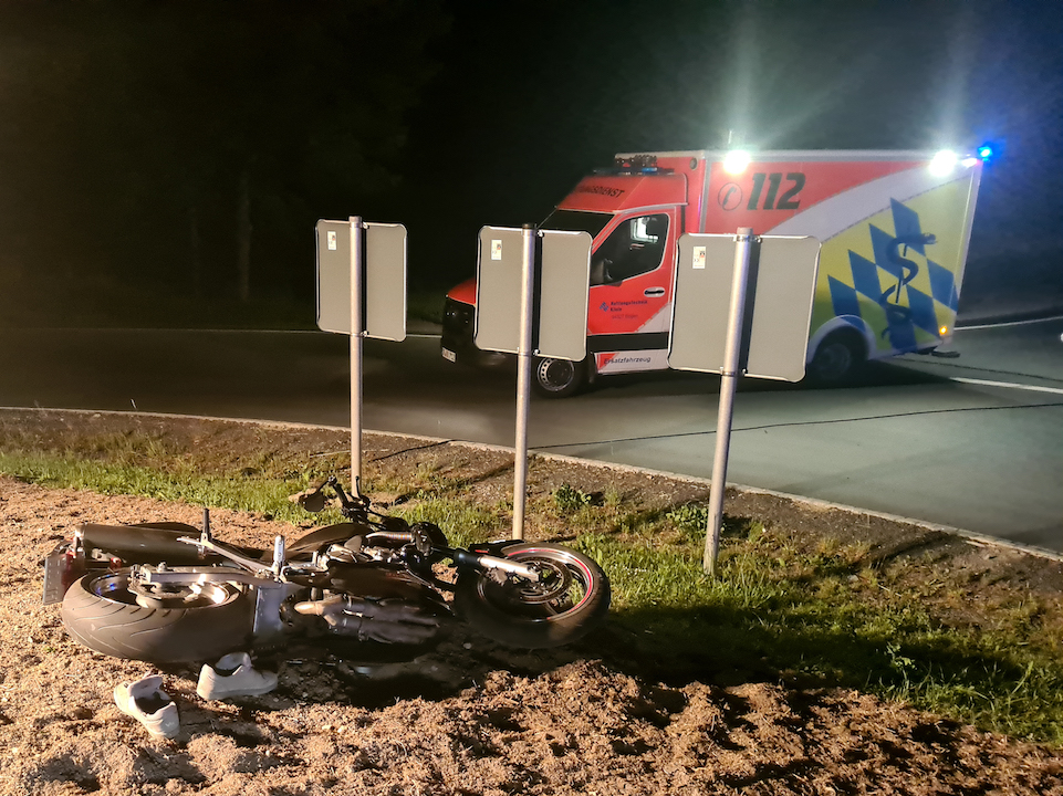 Nach Motorradunfall: Zwei Männer lebensgefährlich verletzt