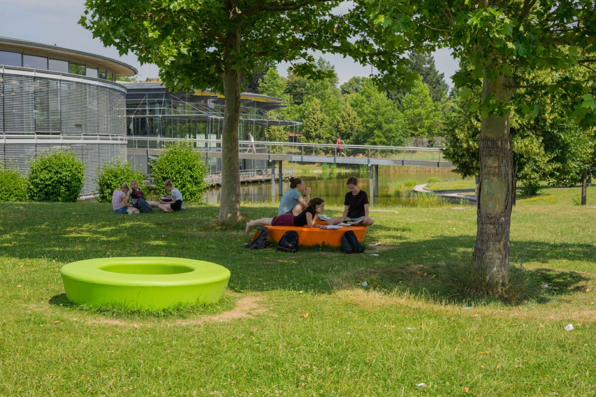 Von Umwelt- und Klimaschutz bis zu Künstlicher Intelligenz: OTH Regensburg ist „voll am Puls der Zeit“