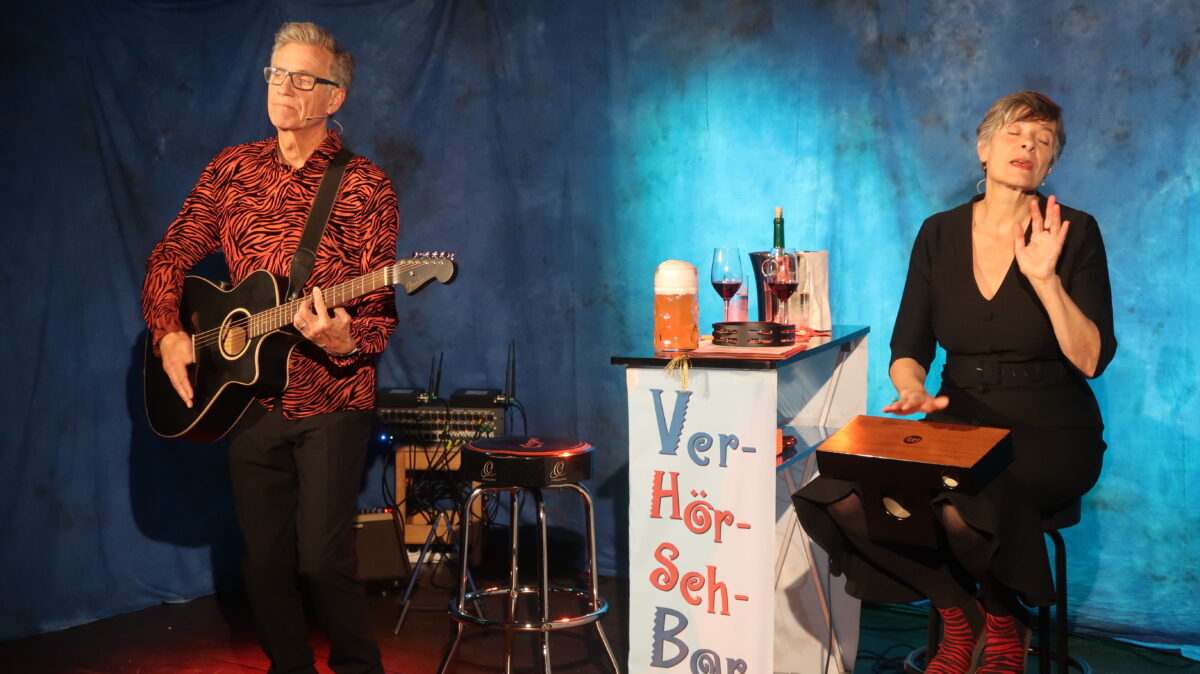 Satirische Wortkunst und Poetry-Songs auf der Kulturbühne