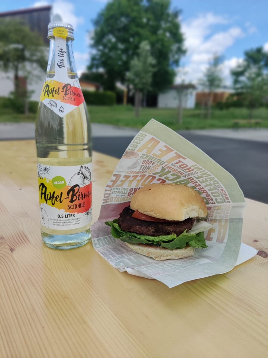 Der Bio Beef&Bacon-Burger kam gut an beim Angrillen der Öko-Modellregion Steinwald