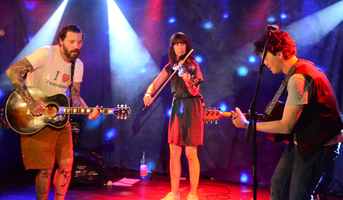 „The Wondering Men“ trotzen Wind und Wetter im Kulturbahnhof