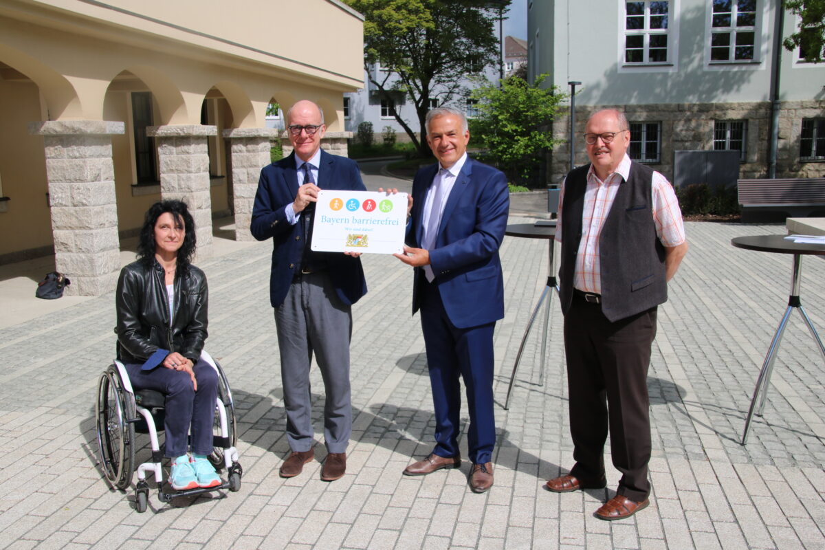Landratsamt erhält Auszeichnung: Bayern barrierefrei
