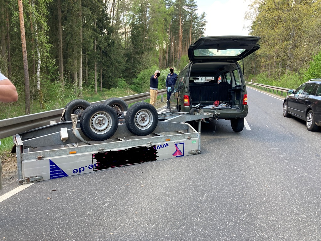 Stahlträger ohne Sicherung transportiert