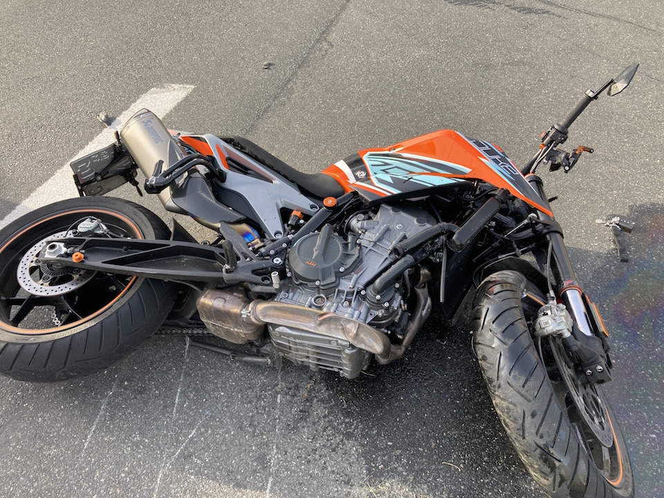 Frontal-Crash: Motorradfahrer kommt ins Krankenhaus