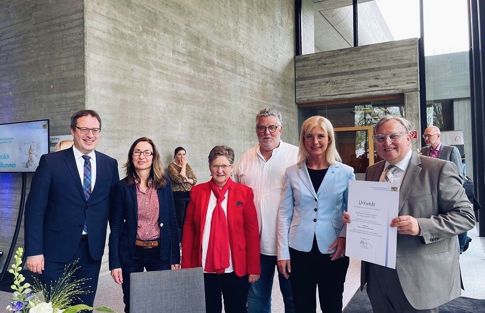 Innovationspreis: Ältere Menschen mit der digitalen Welt zusammenbringen