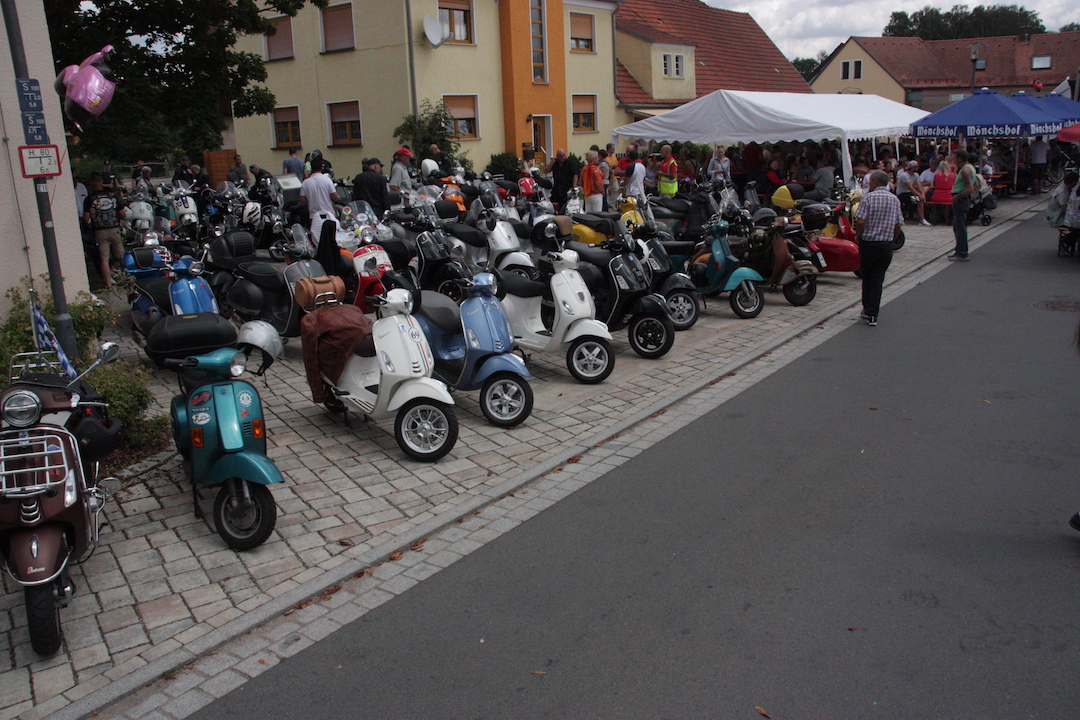 Die Vespas nehmen Kurs auf Schwarzenbach