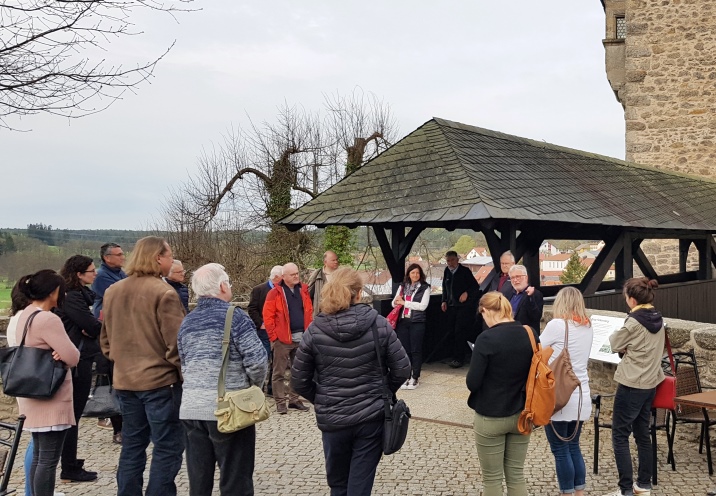 „Das Zwoelfer“ trifft sich auf der Burg Falkenberg