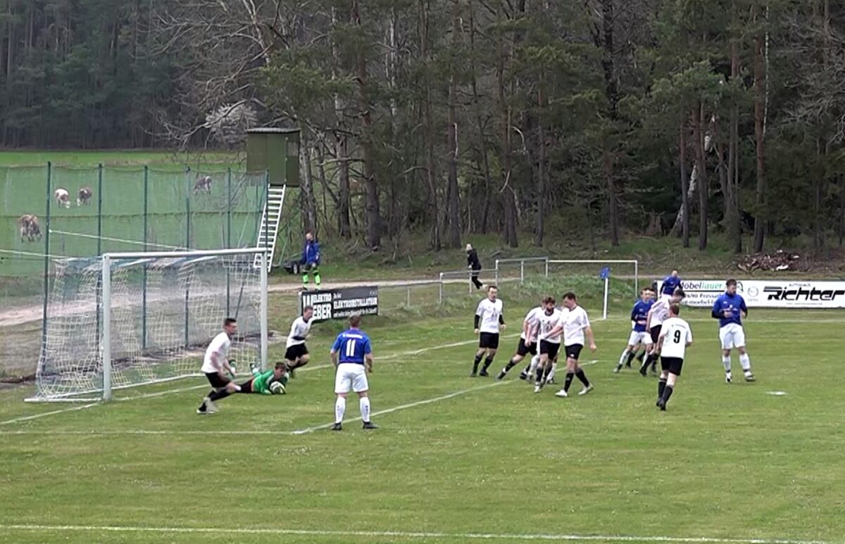 Nervenkitzel in der A-Klasse West: Die punktgleichen Spitzenteams treffen direkt aufeinander