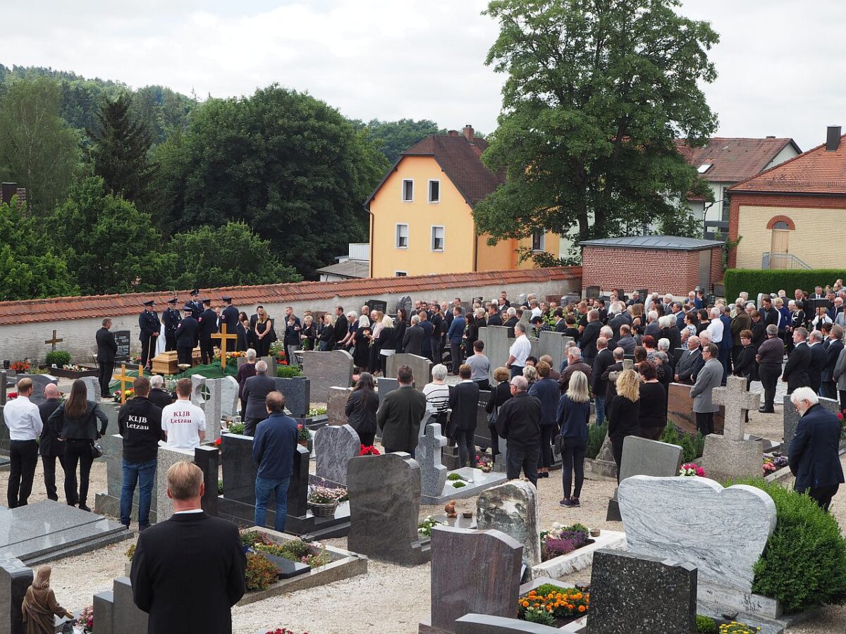 Politiker, Landwirte und Familie nehmen Abschied von Marianne Rauh