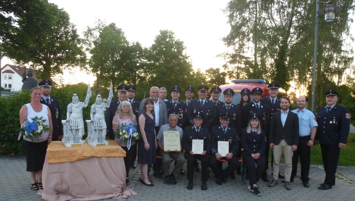 Feuerwehr Weiherhammer: Standing Ovations für scheidende Kommandanten