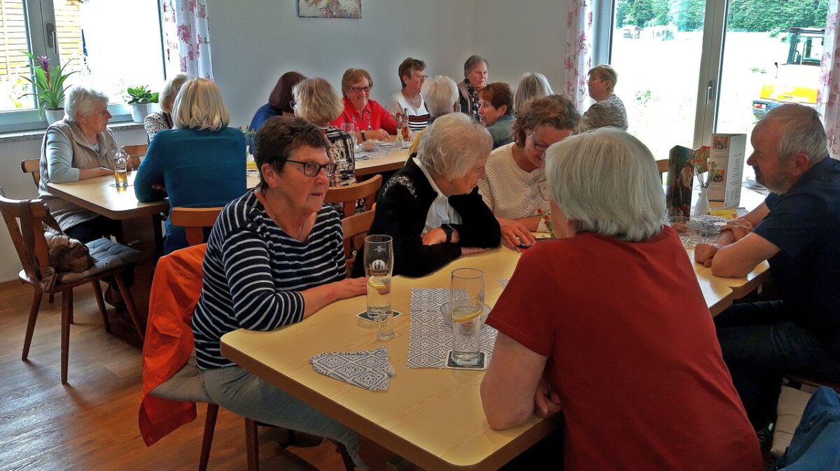 „Muttertags-Kaffee“ der Mooslohsiedler