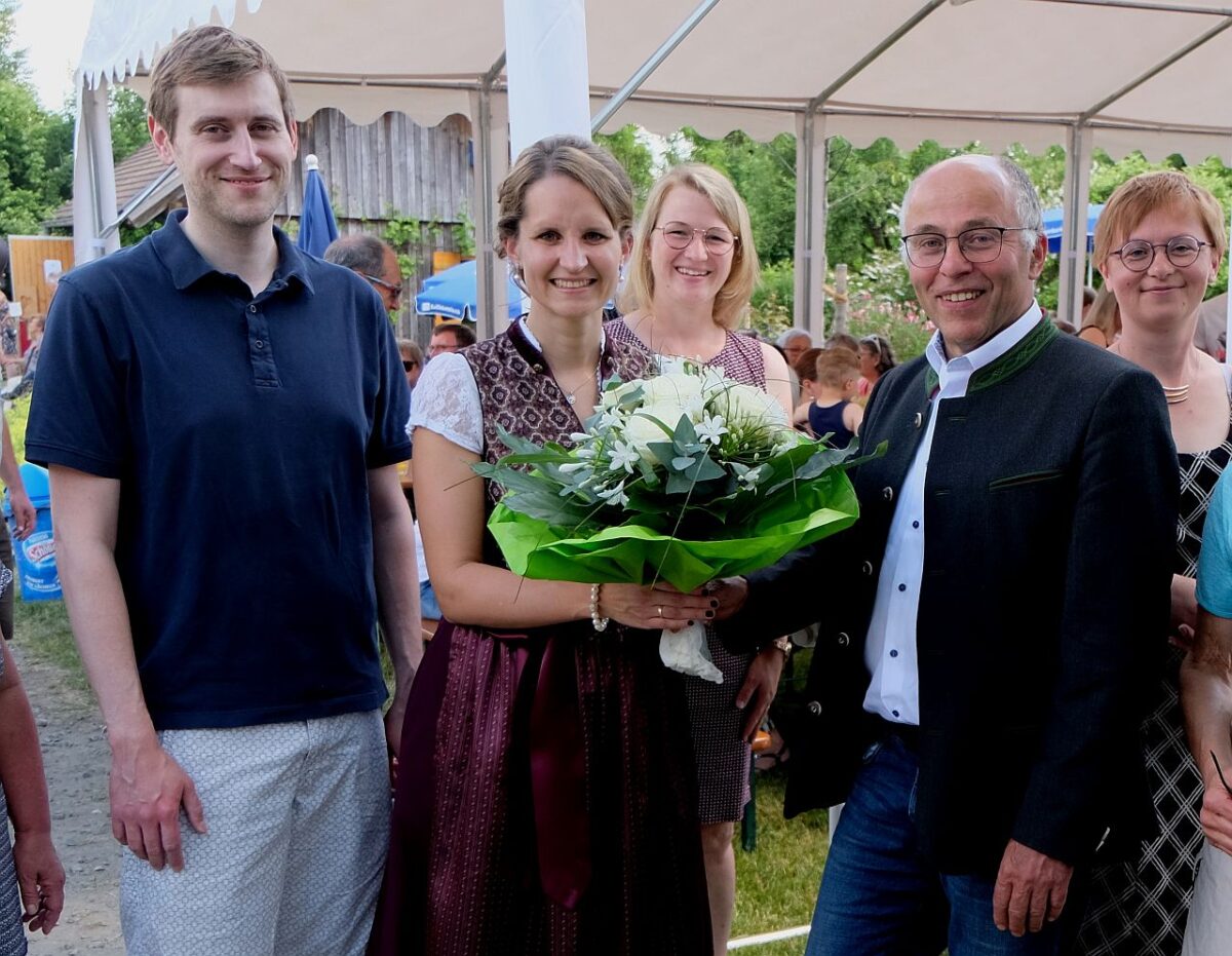 Viel Lob für die scheidende Holunderkönigin