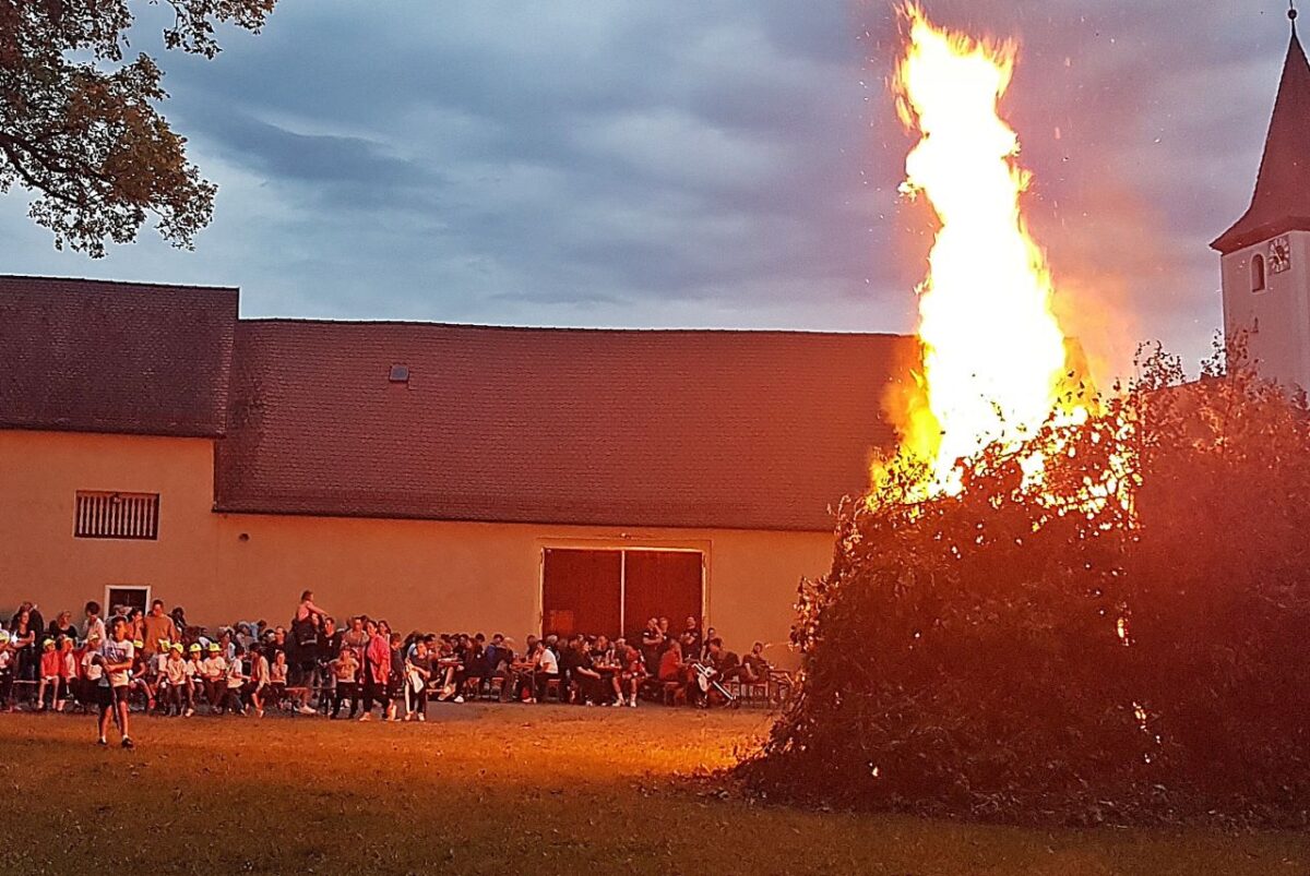 Das Johannisfeuer hat sich rumgesprochen