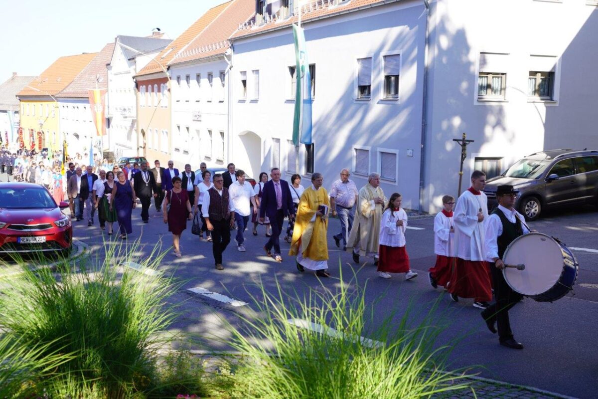 Endlich wieder Kirwa gefeiert: Gottesdienst mit Pfarrfest