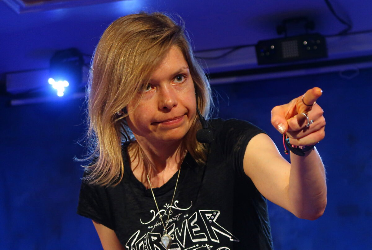TV-bekannte Musikkabarettistin Andrea Limmer im Parapluie