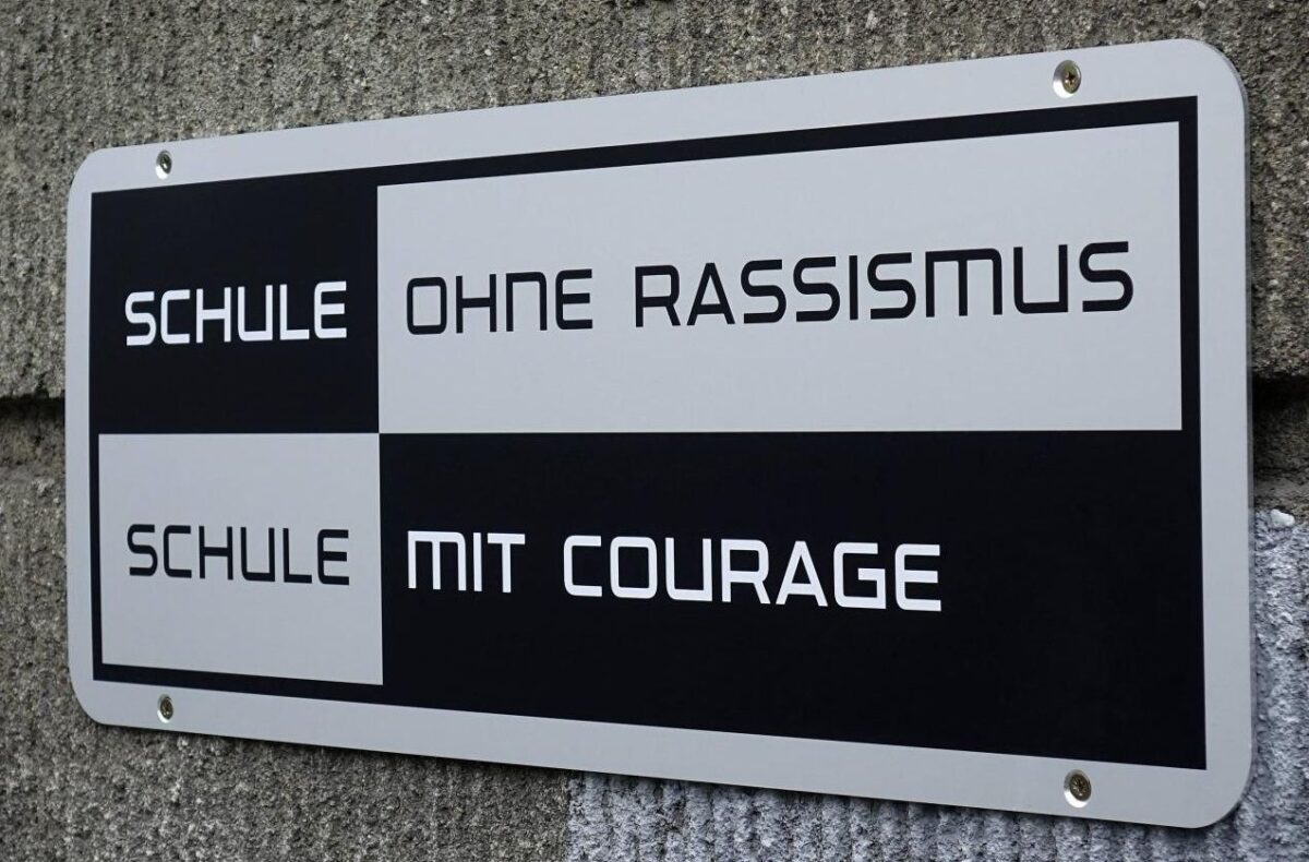 Zeichen gegen Mobbing und Rassismus Ziel von Dieben