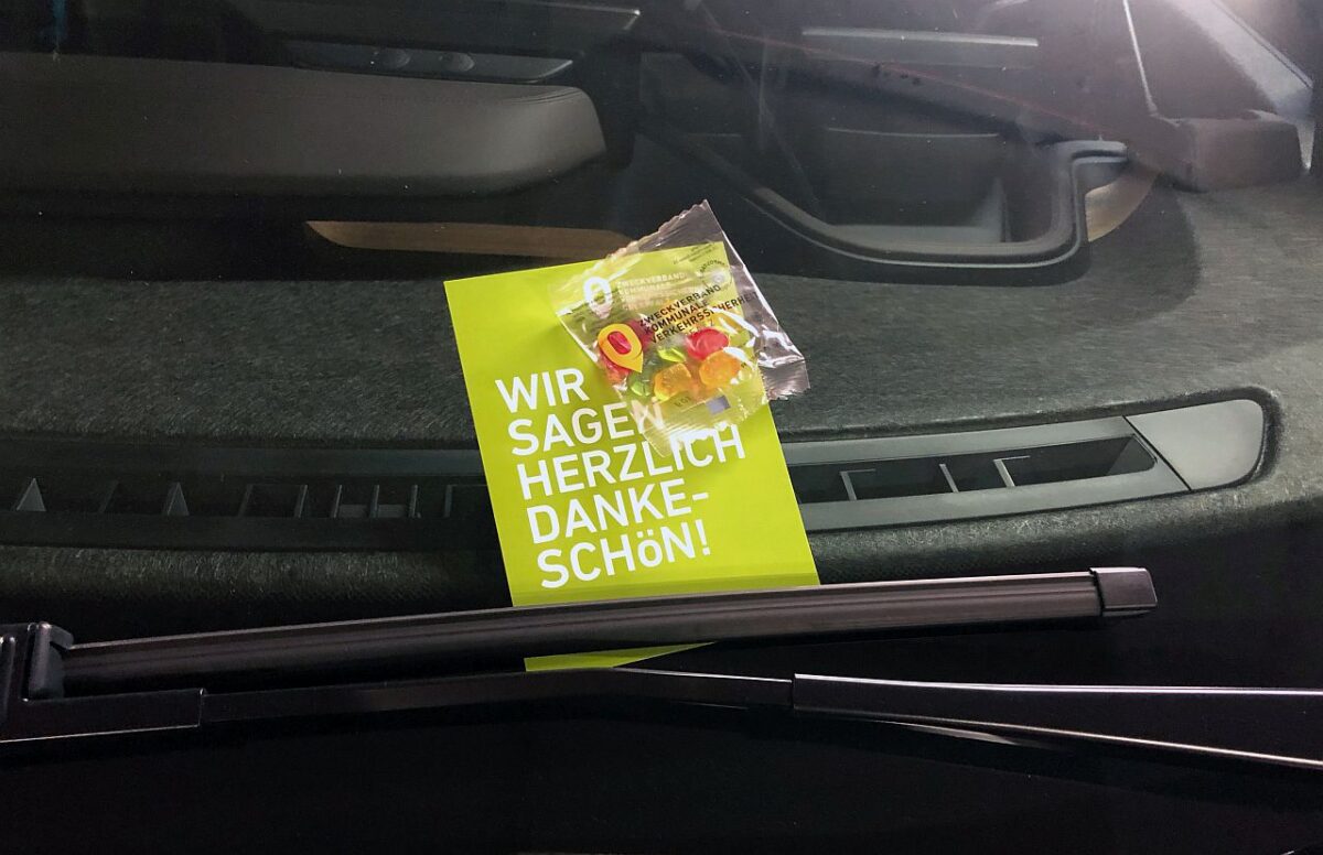 Einfach mal andersrum: Süßes für Richtigparker
