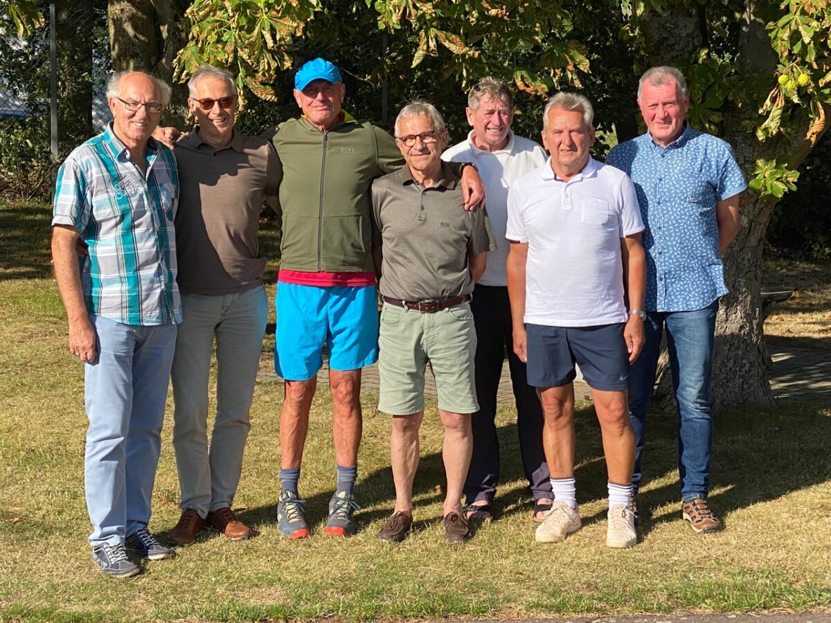 Zwei Mannschaften, aber eine Einheit: Tennissenioren halten zusammen