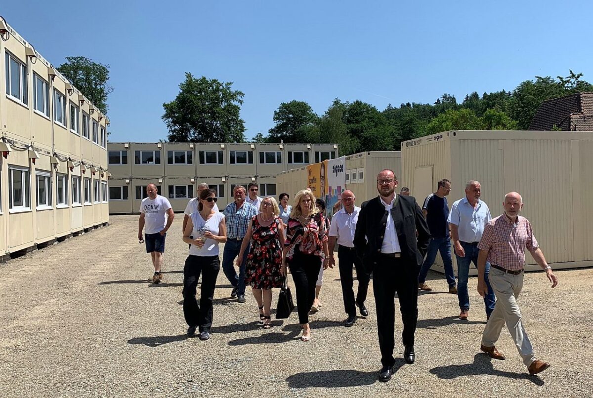 Containerdorf ist kein Luxus – 72 Plätze bezugsfertig
