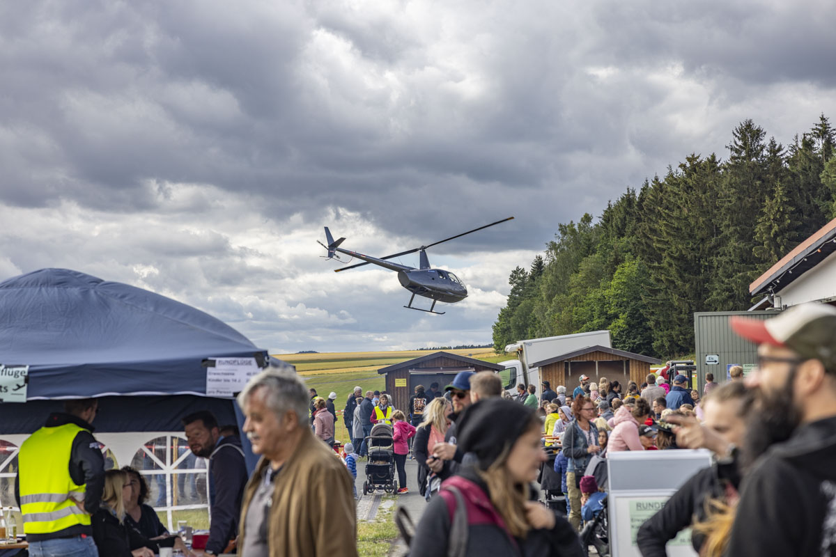 Flugplatzfest Erbendorf: Heiße Action mit dem Hubschrauber und Flugzeug