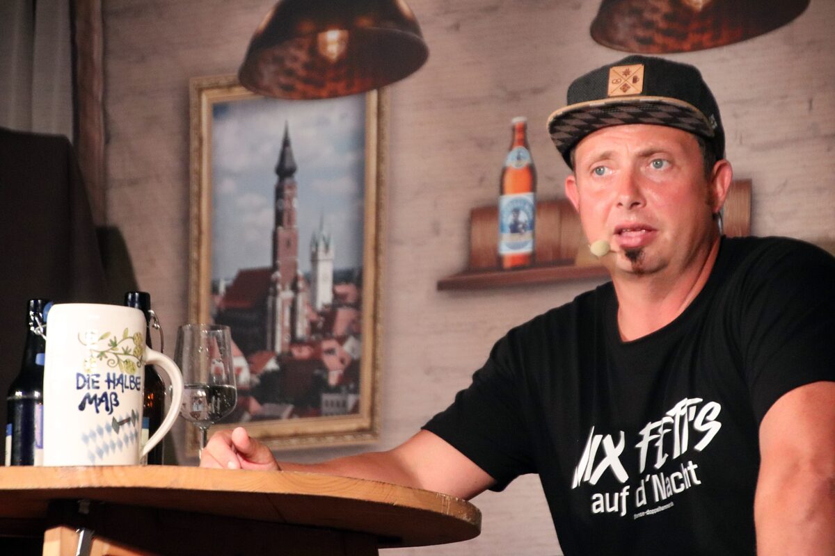 Fonse Doppelhammer feuert mit „Gag-Attacken“ in Kirchenthumbach