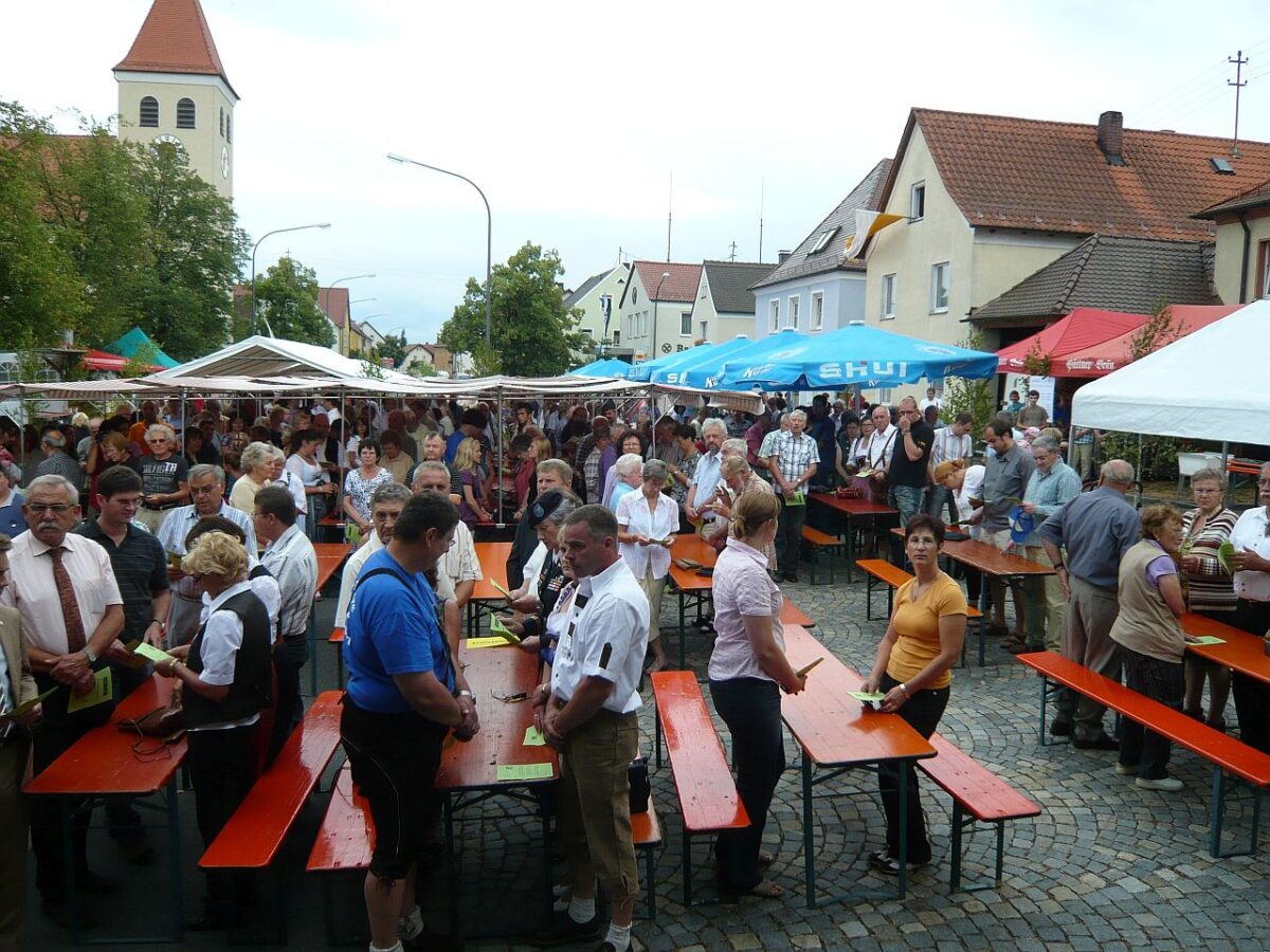 Markt- und Bürgerfest: Die Kaltenbrunner und ihre Gäste lassen es sich gut gehen