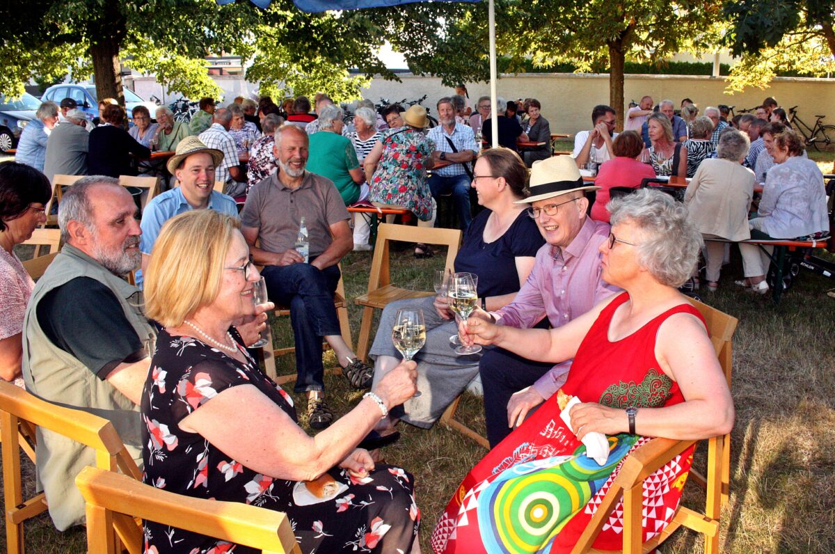 Outdoor-Gottesdienst mit Musik beim ökumenischen Sommerfest