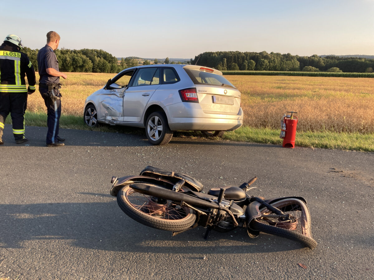 Mann (37) nach Unfall schwer verletzt: Frau (60) übersieht Mopedfahrer