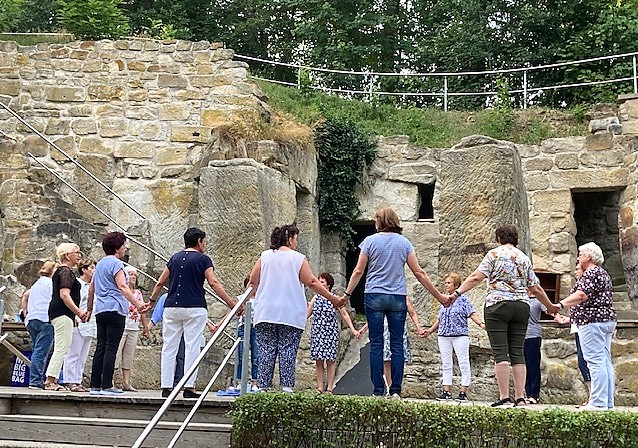 Premiere am Schönberg: Frauenbund tanzt in freier Natur