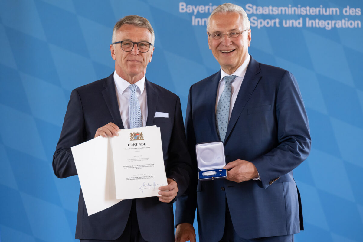 Bürgermeister erhält Verdienstmedaille in Silber