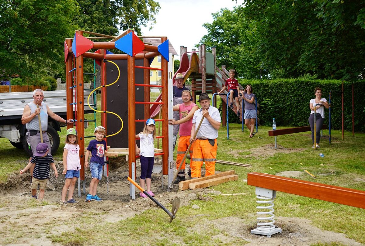 Kräftig anpacken für die Kinder