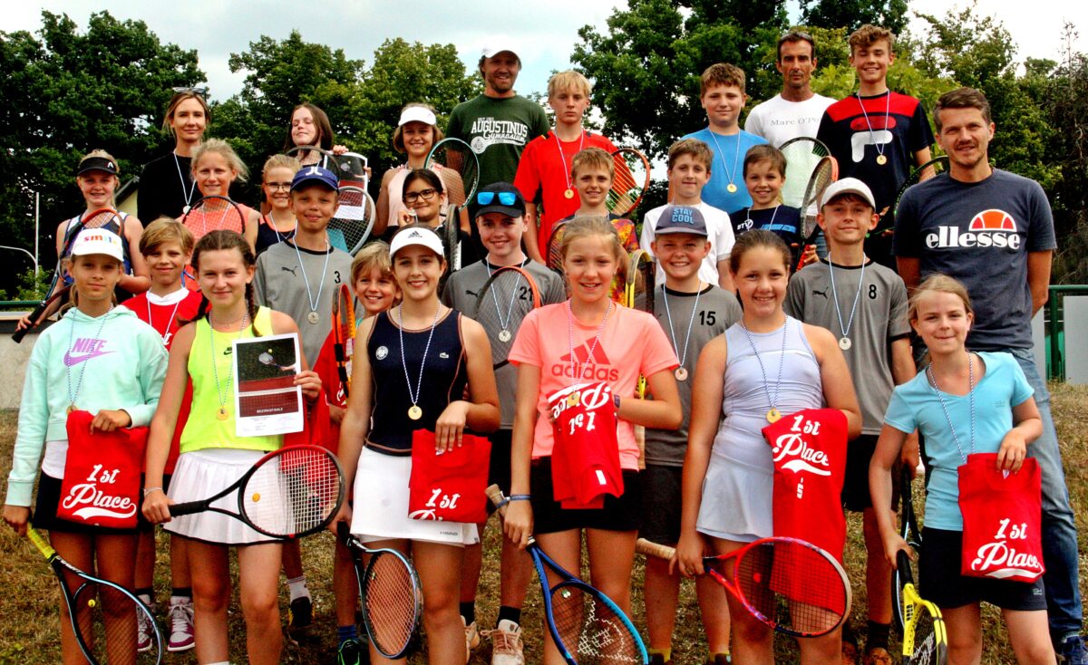 Mädels triumphieren bei den Tennis-Bezirksmeisterschaften