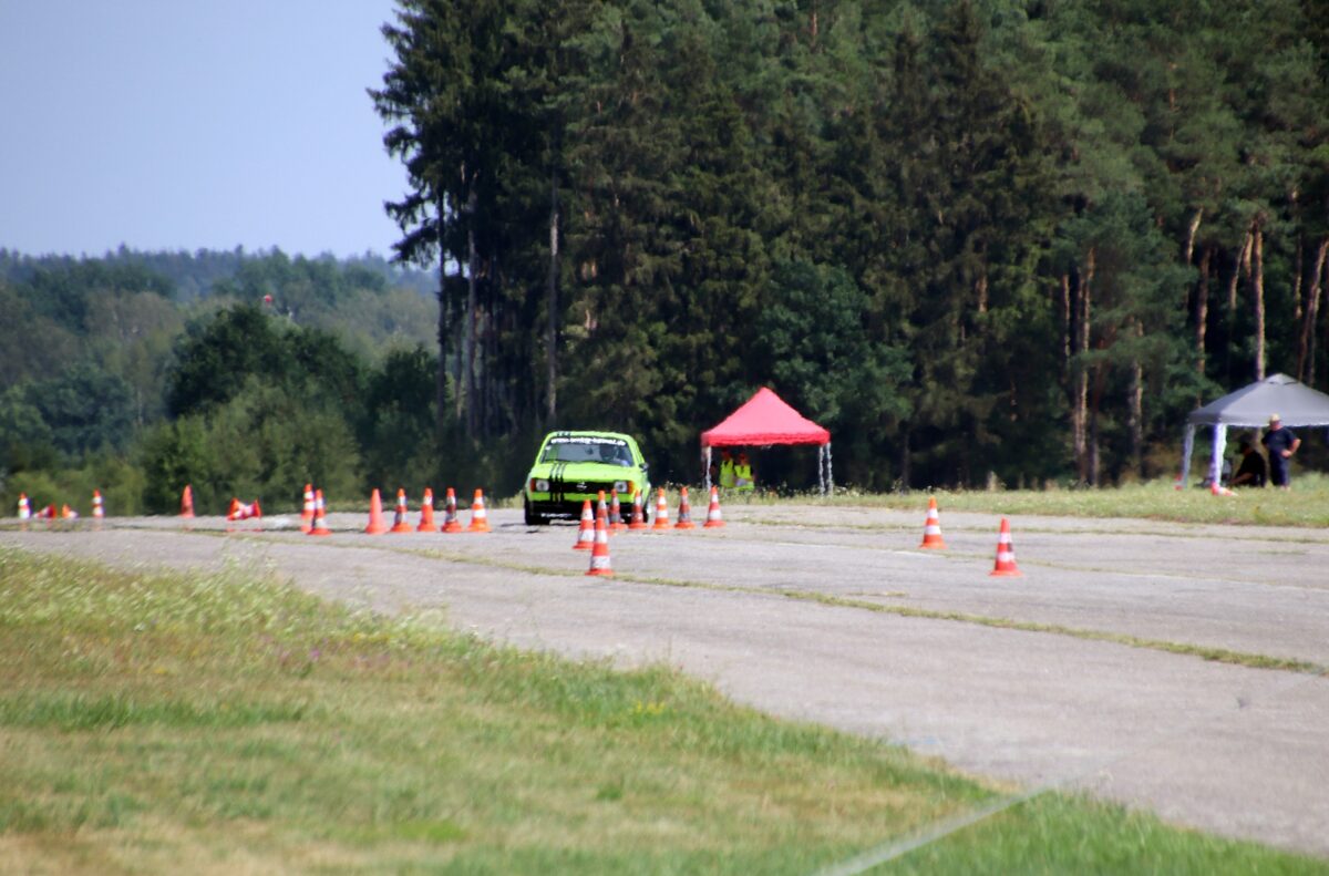Endlich wieder Flugplatzslalom