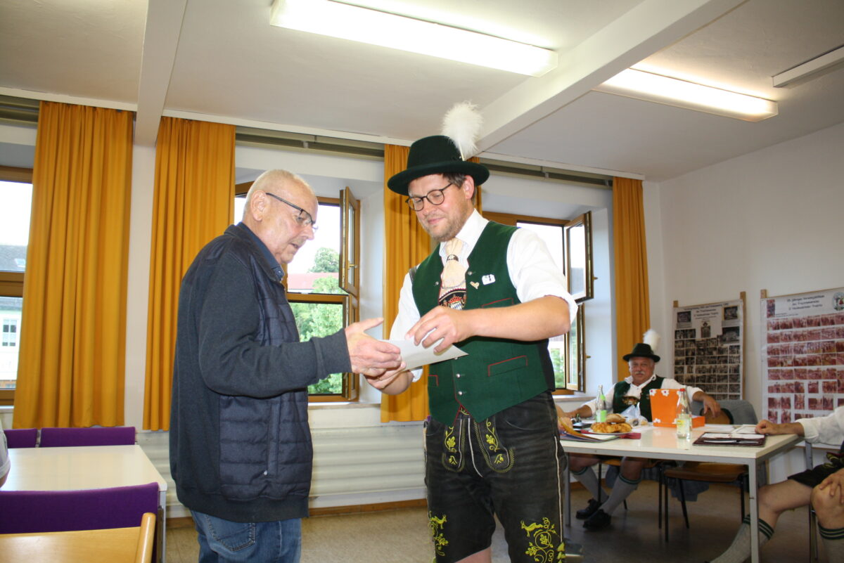 Applaus für treue Trachtenjugend