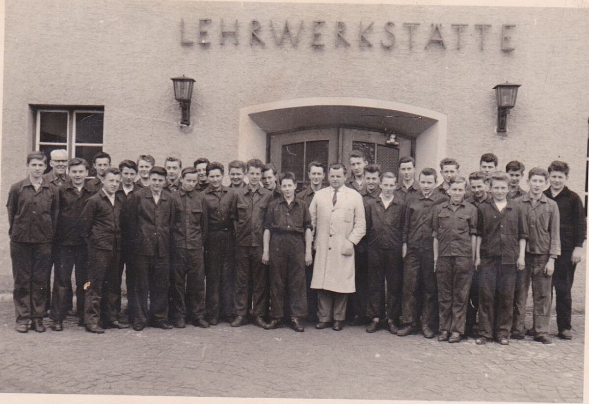 Unterschiedliche Lebenswege:  Lehrlinge des Ausbesserungswerks wiedervereint