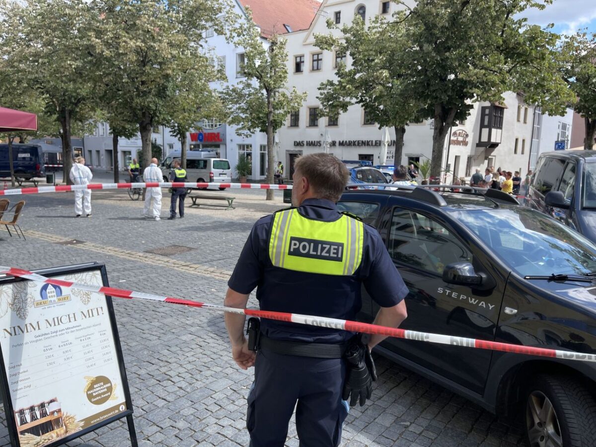 Nach Degenattacke: Polizei sucht dringend Zeugen