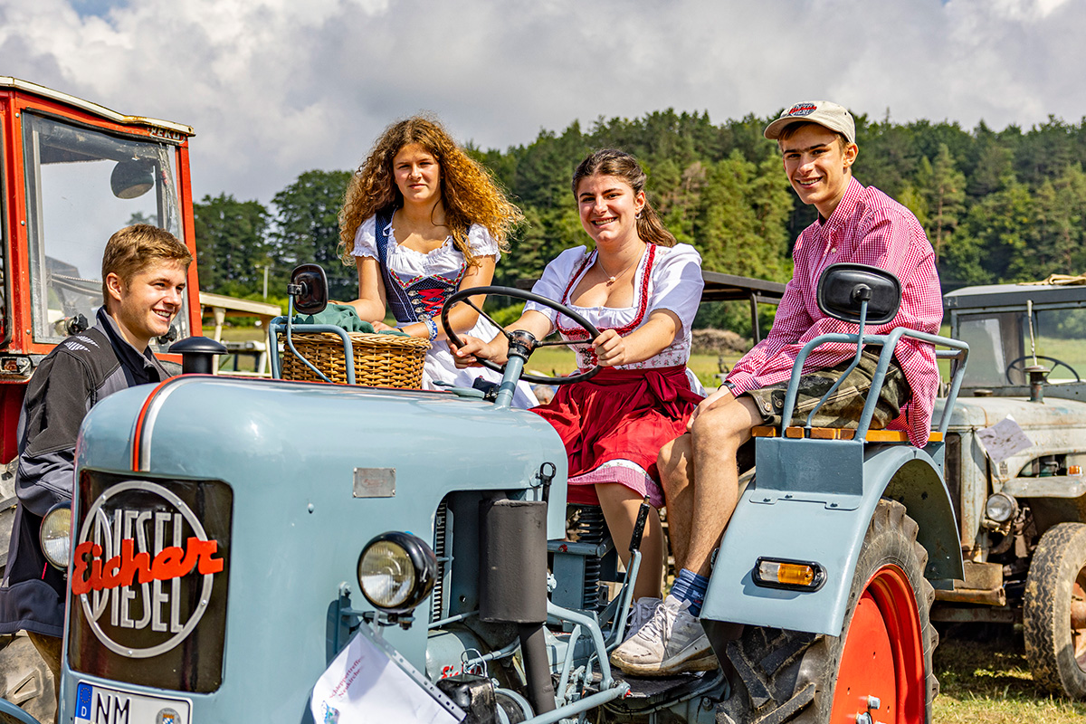 200 Oldtimer-Bulldogs in Action: Schleppertreffen mit Traktorpulling