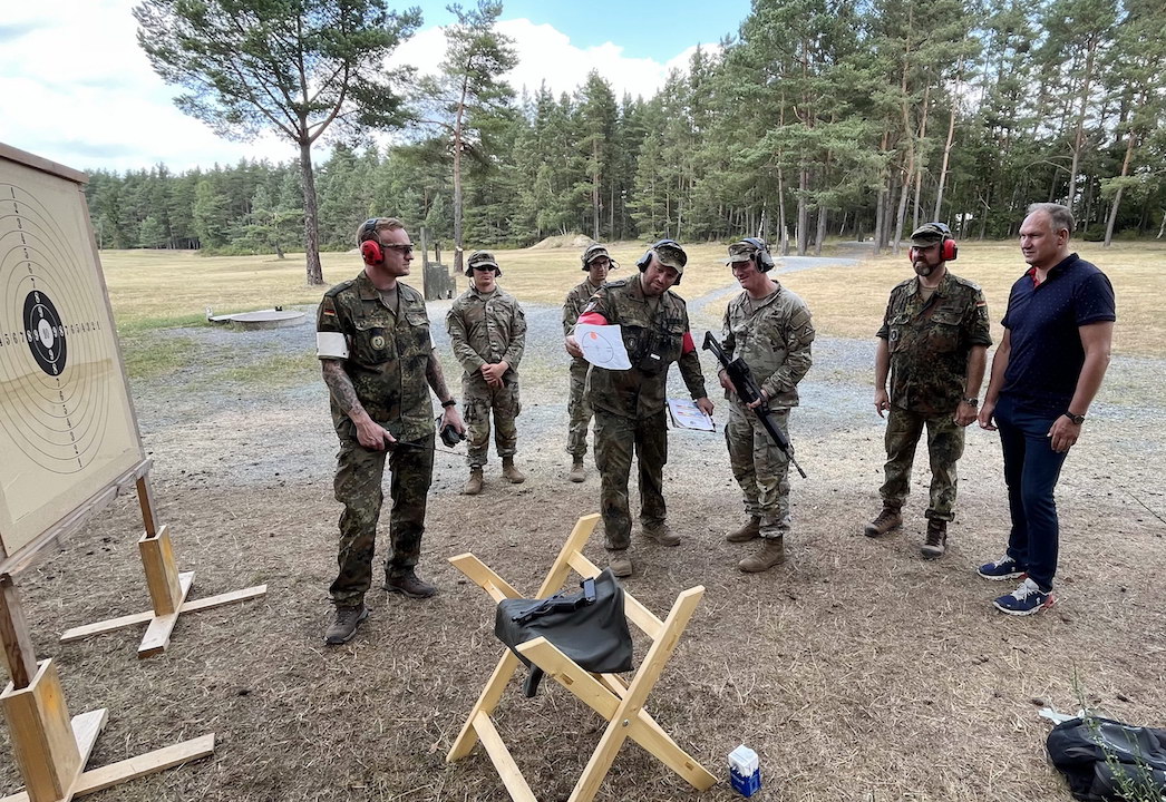 US-Soldaten schossen um die begehrten Schützenschnüre