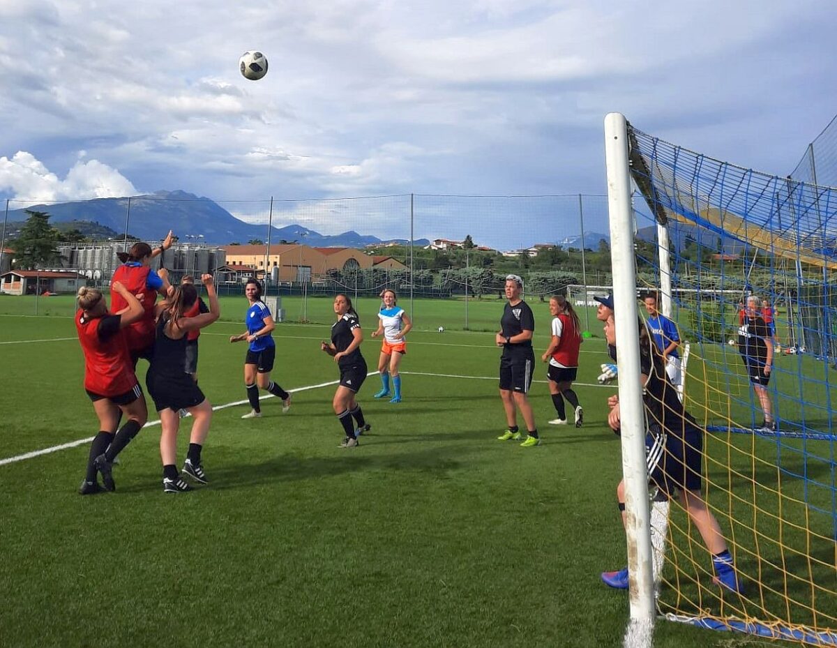 Fußballerinnen bereiten sich am Gardasee auf die Saison vor