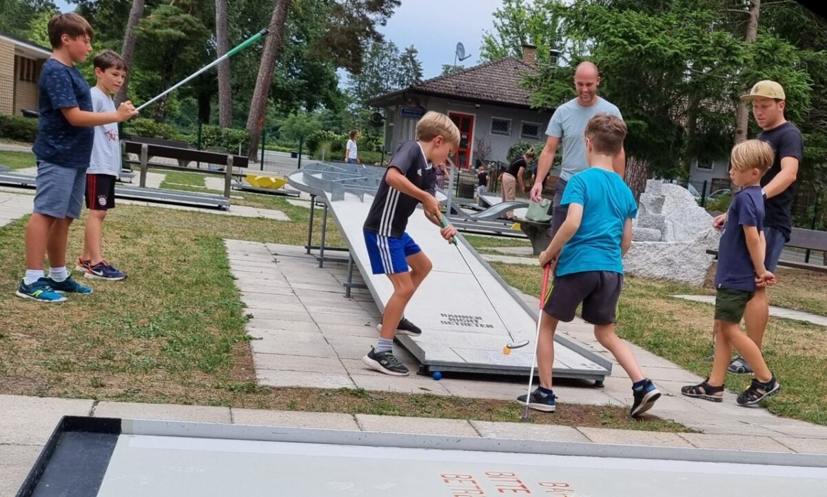 Mit dem Radl zum Minigolf