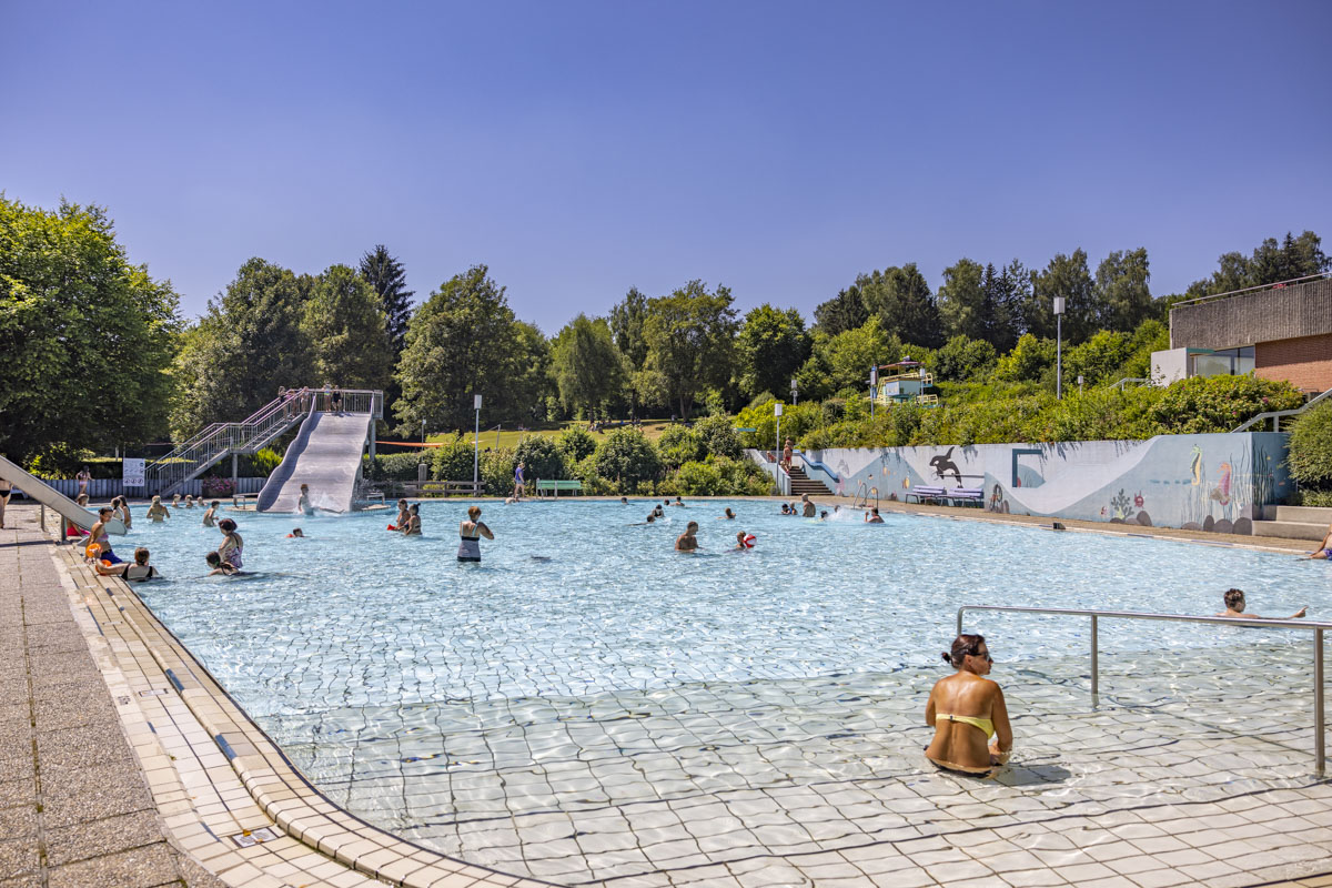 Badespaß in den Ferien: Die Stadt Pleystein präsentiert ihr Terrassenfreibad